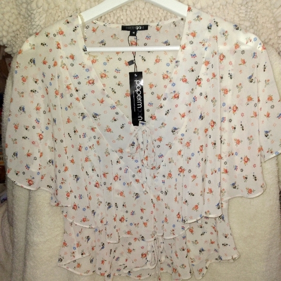 Papermoon Tops - Papermoon Ruffle crop top❤